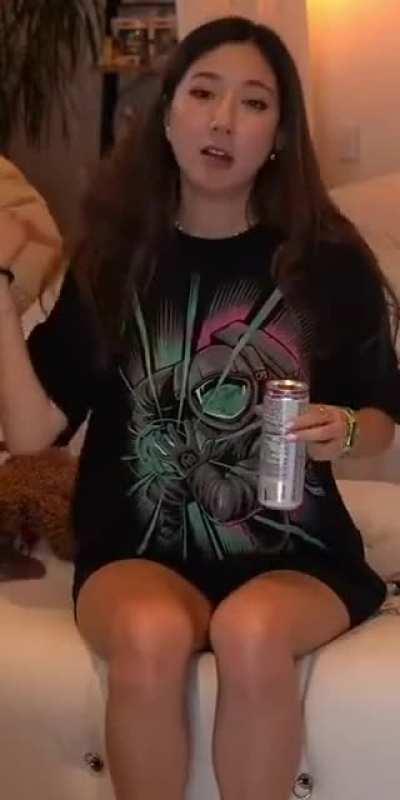 Leslie on Rae's stream