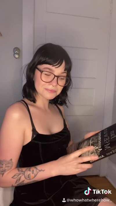 POV: your librarian keeps getting more naked every time she opens her book [oc]