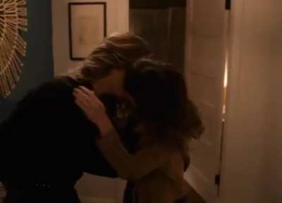 Linda Cardellini & Natlie Morales in Dead To Me | 2019 |