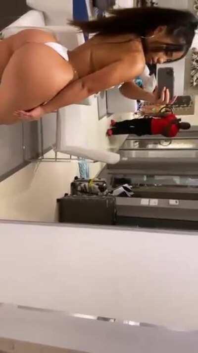 She looking perfect 👌