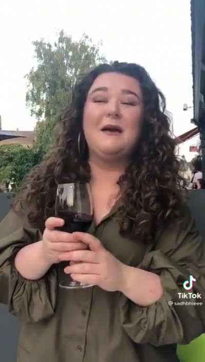 Everyone on this sub (by @sadhbhieee on TikTok)