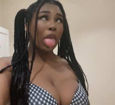 Anyone into ebony ahegao?👀