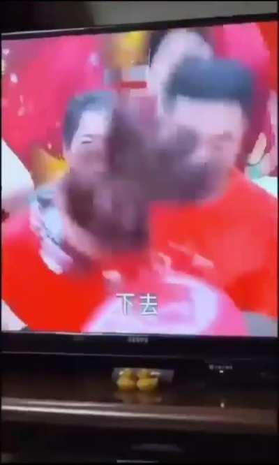 People in the background, don't miss them !!