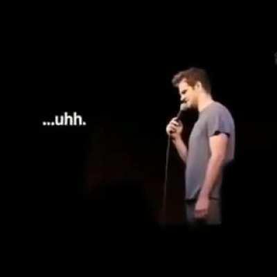 Quando você vai zoar o cara da platéia sem saber quem é...