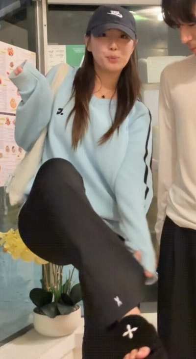 xChocoBars showing her outfit - July 2025