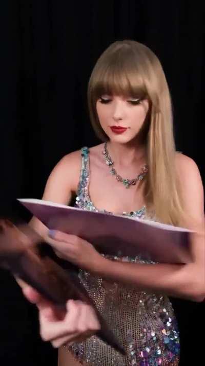 Taylor with her “Speak Now” album.