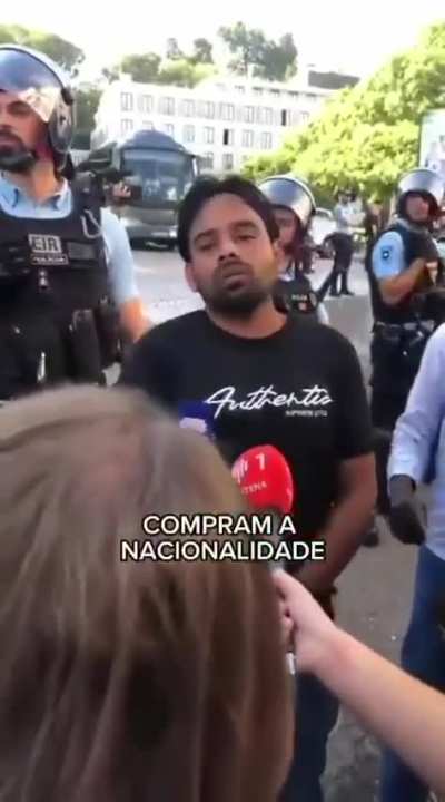 Lá nisto, ele tem razão: os portugueses são os únicos que podem ser culpados de distribuir nacionalidade e passaportes à balda a tudo e a todos.