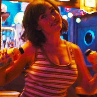 Milana Vayntrub