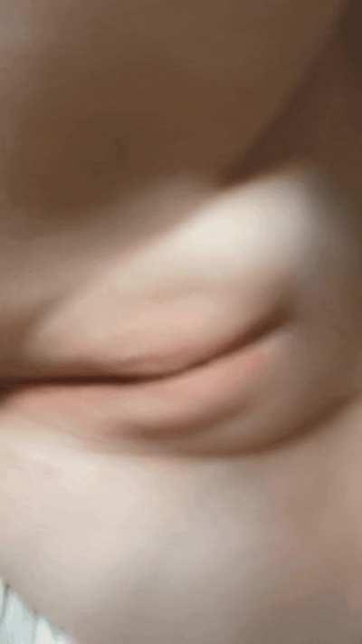 Thick little innie 😮‍💨😮‍💨 who’s going to dive in?