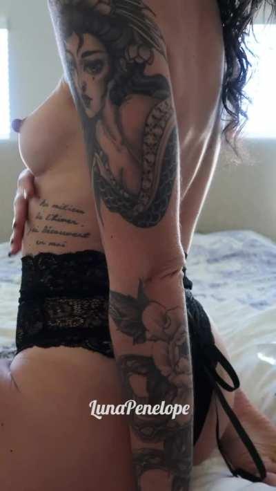 Naughty list: slide down my chimney and cum play with me?