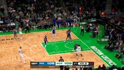 [Highlight] Payton Pritchard hits the nasty stepback three to put the 76ers away