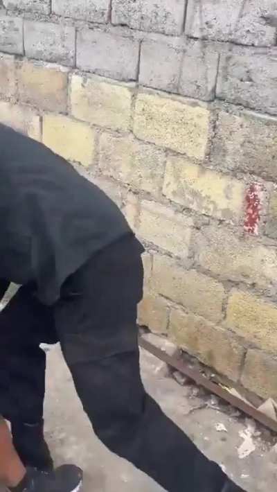  TODOS LOS DÍAS DEJO A MI HIJO PARA QUE VOS ME ROBES EL CELULAR.
 Así detuvieron a un delincuente que le arrebató el celular a una mujer.
 La víctima le pegó unos cachetazos al ladrón antes de que se lo lleven. Jujuy