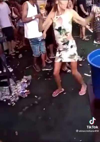 Nova namorada do mamaco é vista no baile da arabia ✌🔥🥵✌🔥🥵