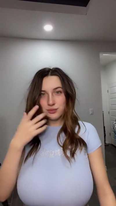 she is so beautifull