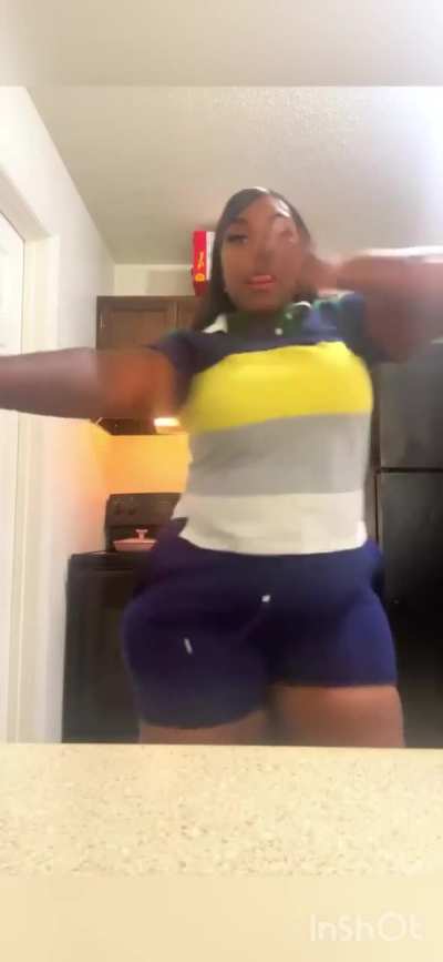 I wanna see her naked so bad 😩