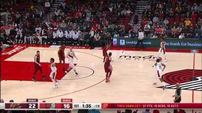 [Highlight] Rondo scores his first three as a Cavalier! He records 3 Pts/3 Rebs/3 Asts in 3 minutes!