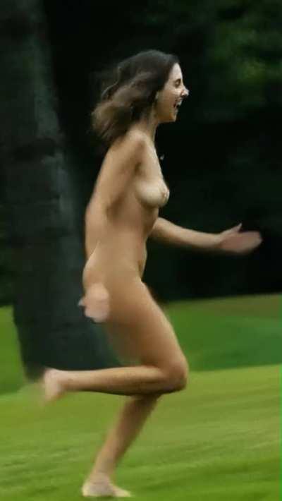 Alison Brie's slow-mo bouncing