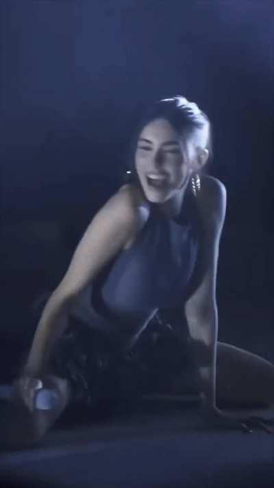 Madison Beer so hypnotizing with that cute smile and perfect breasts