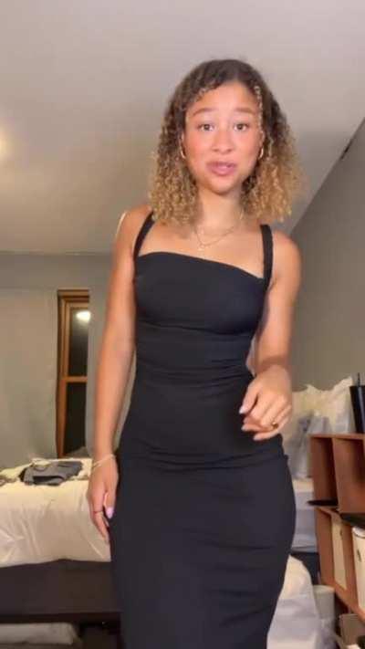 Black Dress With The Puffy Cakes Out 🍑