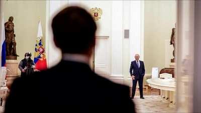 macrons bizarre adventure