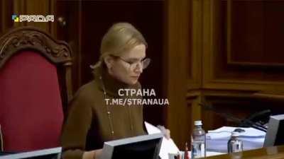 Цирка с утра хотите? Вчера в Верховной Раде Украины нардеп Гео Лерос вынес на голосование вопрос обеспечения президента Владимира Зеленского 