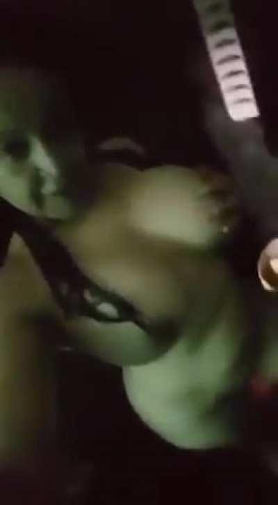 ysmara martinez bañandose