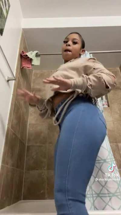 Thick in jeans 👖🥰