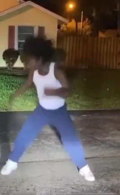 Bruce really feeling this dance damn ! ð