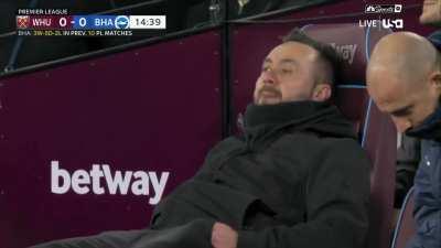 De Zerbi gets increasingly frustrated 14’