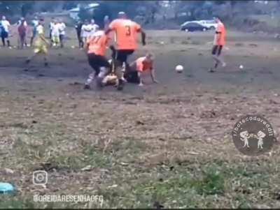 E aí, como foi a pelada do fim de semana? 