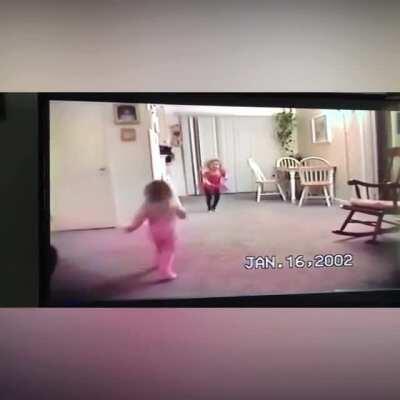 Mom: “Do your cart wheels” My sister: *heavy breathing* (smashes her f***ing face into a glass door 🚪 )