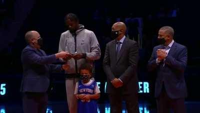 [Highlight] The Knicks' front office presents Julius Randle and his son with his April Player of the Month award