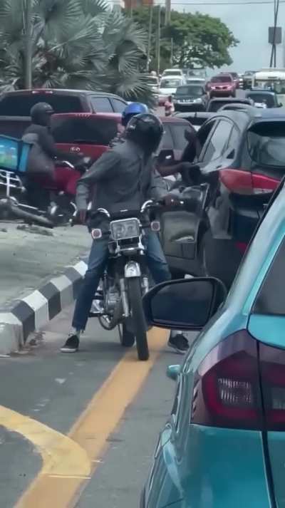 [LFO] A Good Samaritan Intervenes In An Armed Robbery