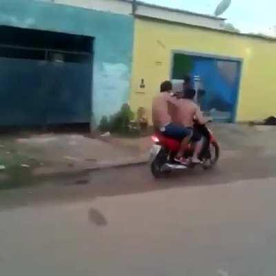 MaN sHoT bY vIoLeNt GaNg In ThE sTrEeTs