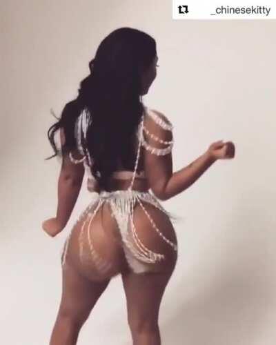 Chinese Kitty - DaBoomBoomRoom