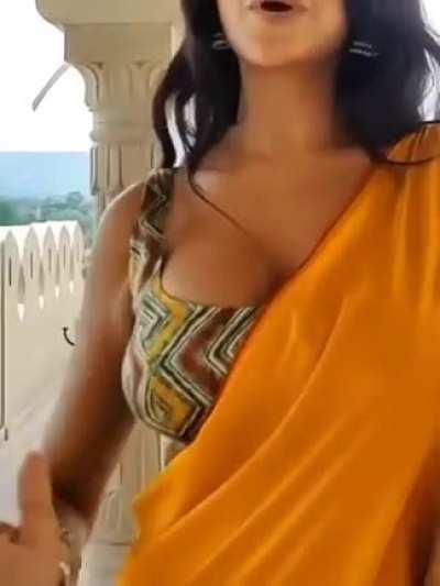 Esha Gupta shaking her plump tits is definitely my cum inspiration for today...🔥🍆✊💦