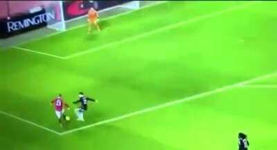 Pogba telling Shaw to dive is the funniest part of the game against Aston Villa 😂