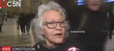 Muy basada la abuela