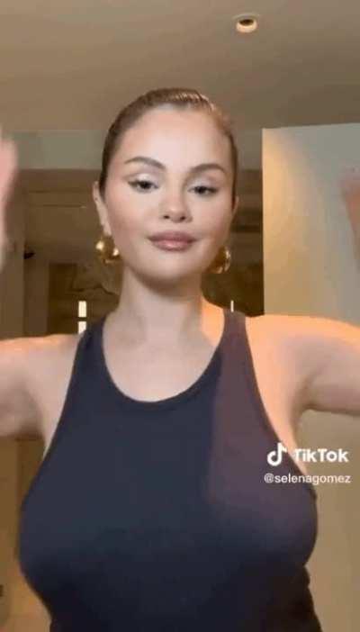 Selena Gomez’ tits have gotten so big anytime I see her I start getting hard god she really gets me going