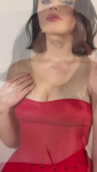 Joey King looking mesmerizing