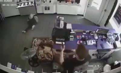 Внимание вопрос! Какой срок в российском суде получит продавец за убийство покупателя?? пишите в комментариях!