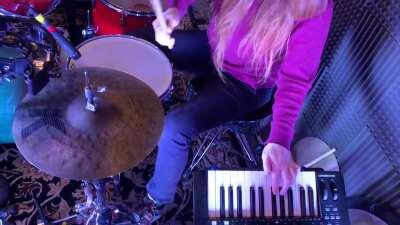 Playing 'FFVII - Victory Fanfare' on Drums and Keyboard at the same time!