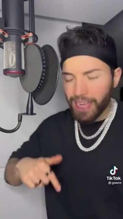 YOOO This nathan spitting fr! Hes not spitting bars about drugs ur leen or girls or anything (like those mumble folk)🙄🙄🙄