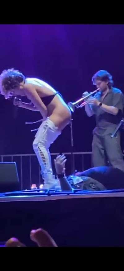 Sophia Urista pissing on a fan on stage