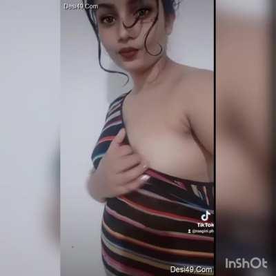 Hot cute girls showing her Boobs and pussy (link in comment)