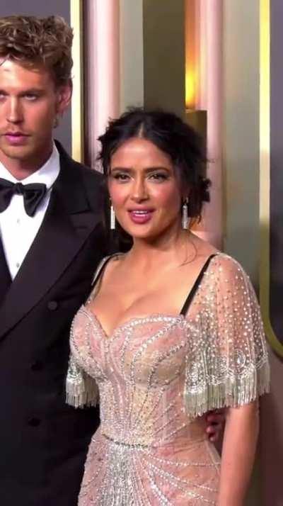 Salma Hayek (The Golden Globe Awards 2023) - Mobile/Vertical