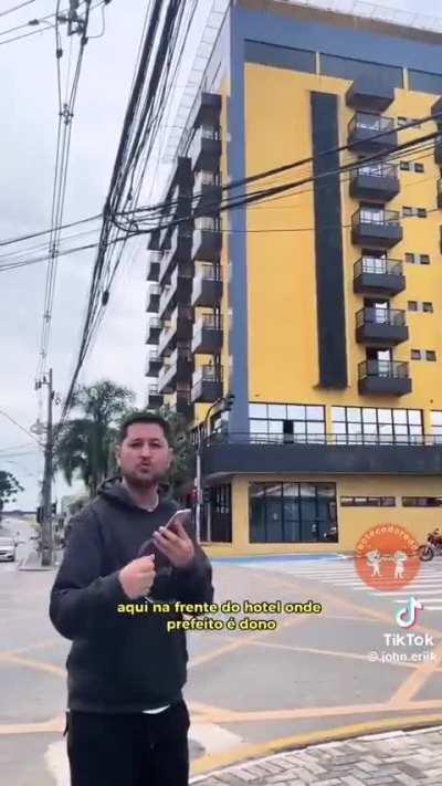 E os caras preocupados com casamento de gente que se ama 