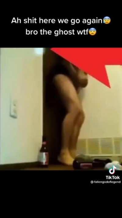 WHATHEFUCK UN FANTASMA 😰😱