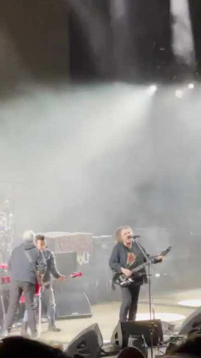 The lighting and sound of the Shoreline Night 2 show…. AMAZING!! 🖤🪩😊🎸