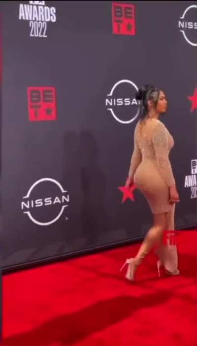 Queens ass is SO JUICY🫦💦